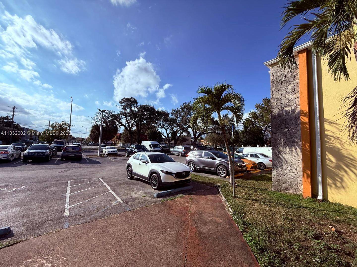 Hialeah, FL 33014,666 W 81st St #411