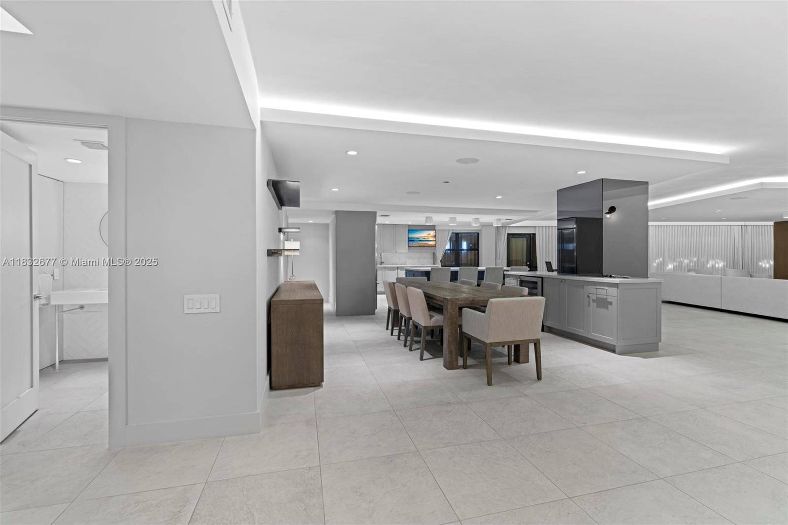 Lauderdale By The Sea, FL 33062,1800 S Ocean Blvd #409