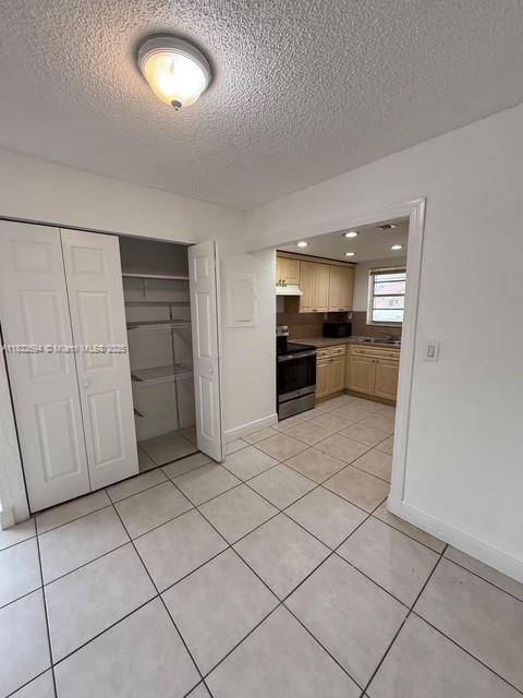 Miami, FL 33172,8820 Fontainebleau Blvd #403