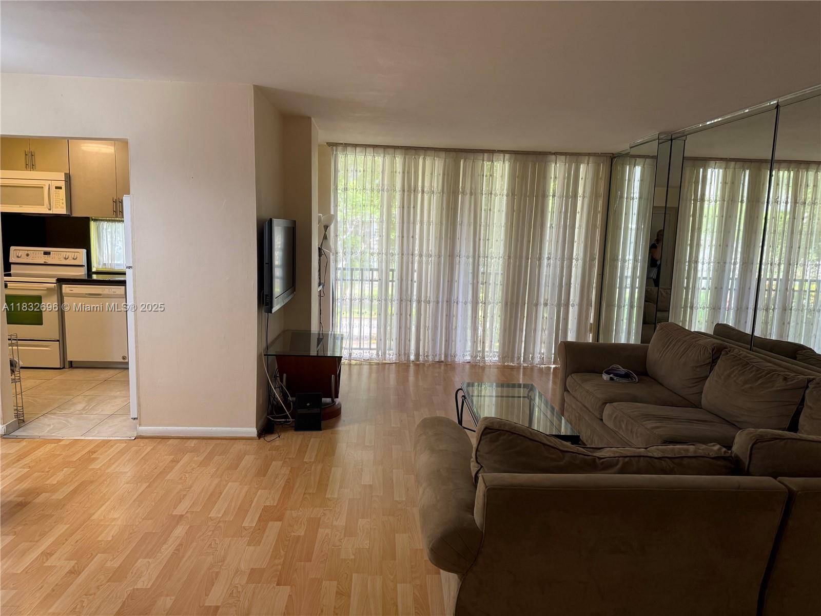 Sunny Isles Beach, FL 33160,17021 N Bay Rd #222