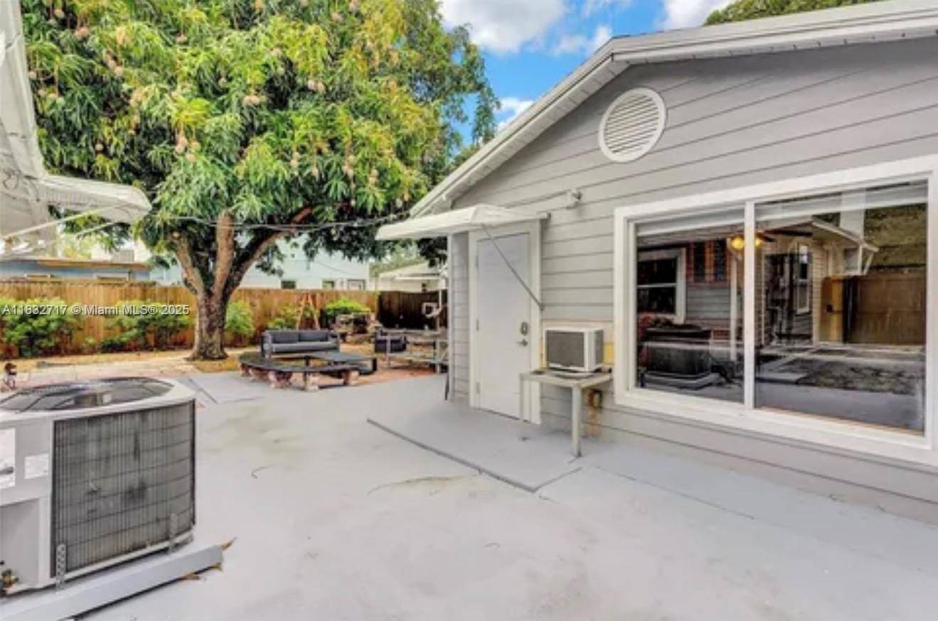 107 SW 2nd Ct ##2, Dania Beach, FL 33004