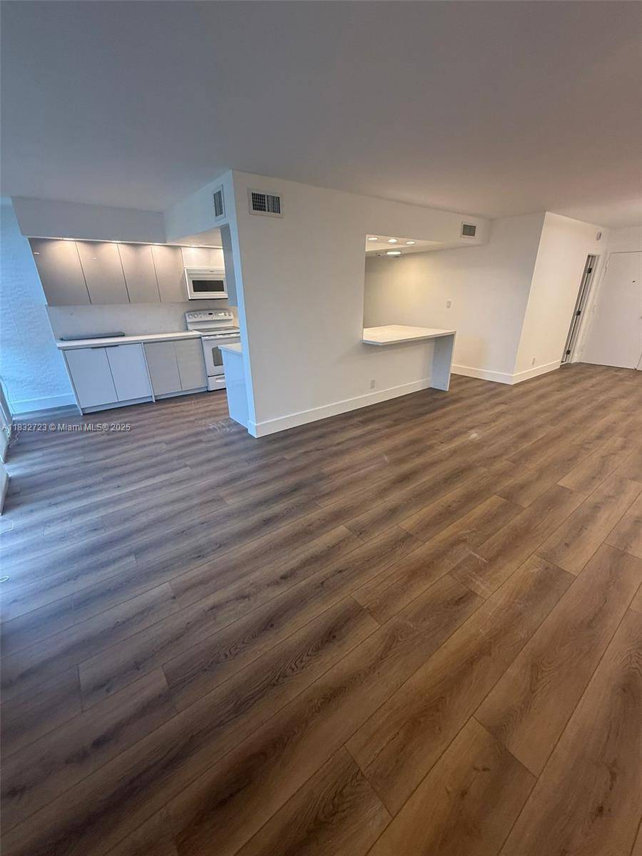 851 Three Islands Blvd #209, Hallandale Beach, FL 33009