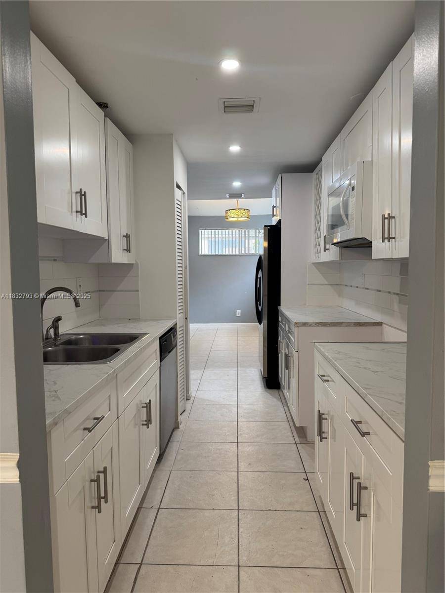 Plantation, FL 33324,834 NW 81st Way #8