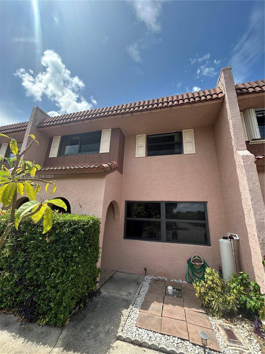 Davie, FL 33324,16 Toledo Ct #3-38