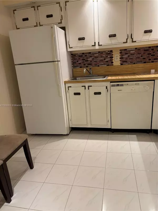 Hallandale Beach, FL 33009,400 Leslie Dr #926