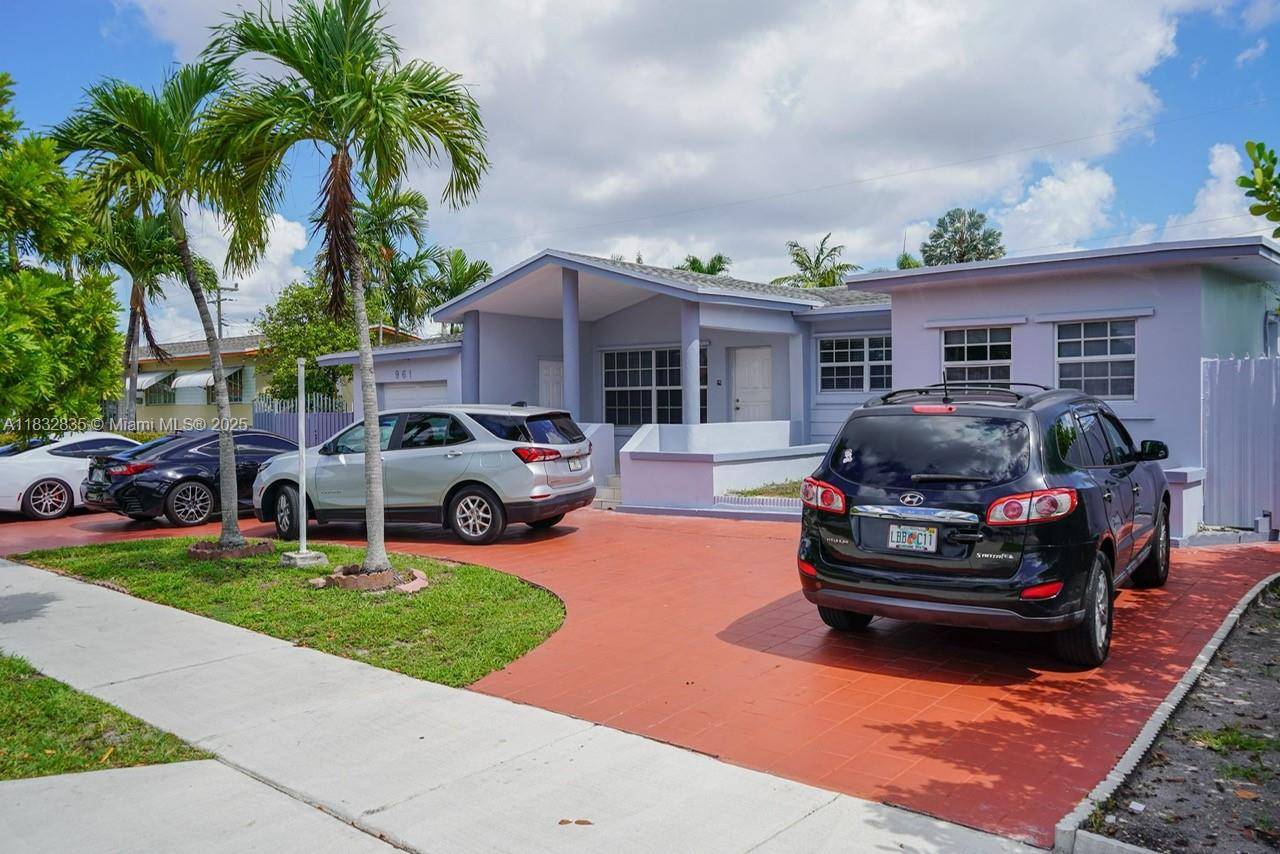 961 W 53rd St, Hialeah, FL 33012