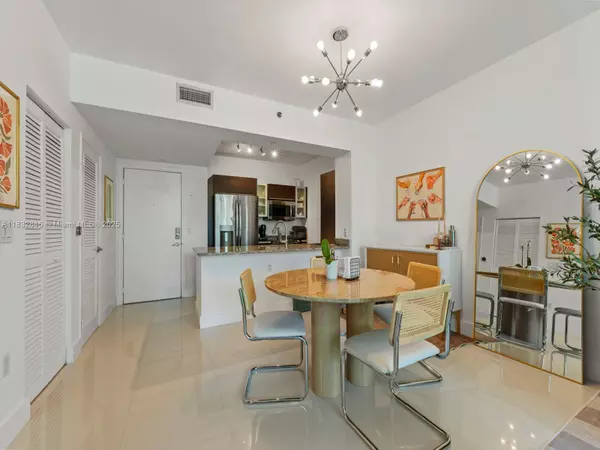 Miami, FL 33131,950 Brickell Bay Dr #1103