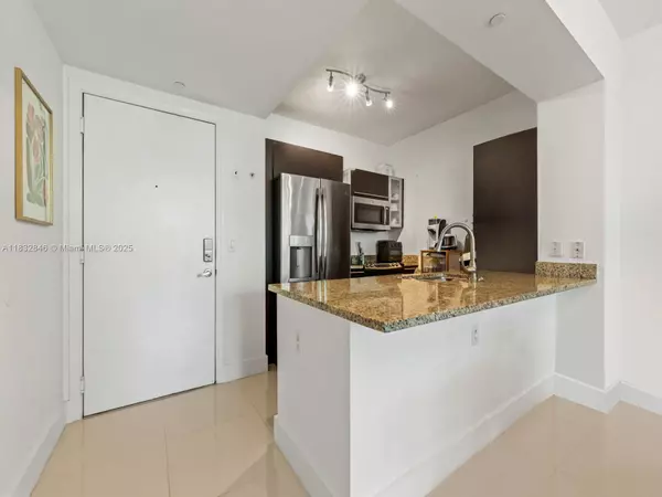 Miami, FL 33131,950 Brickell Bay Dr #1103