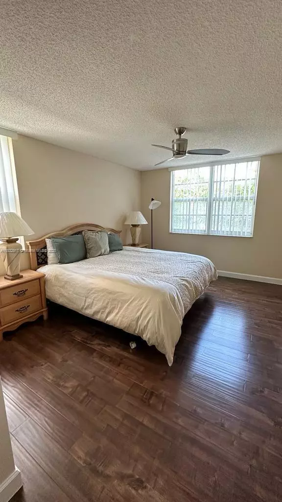 Aventura, FL 33180,19901 E Country Club Dr #2202