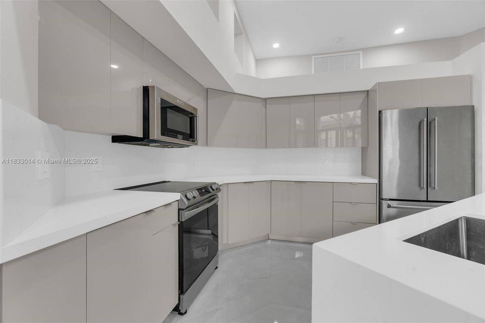 Weston, FL 33327,2553 Bay Pointe Dr