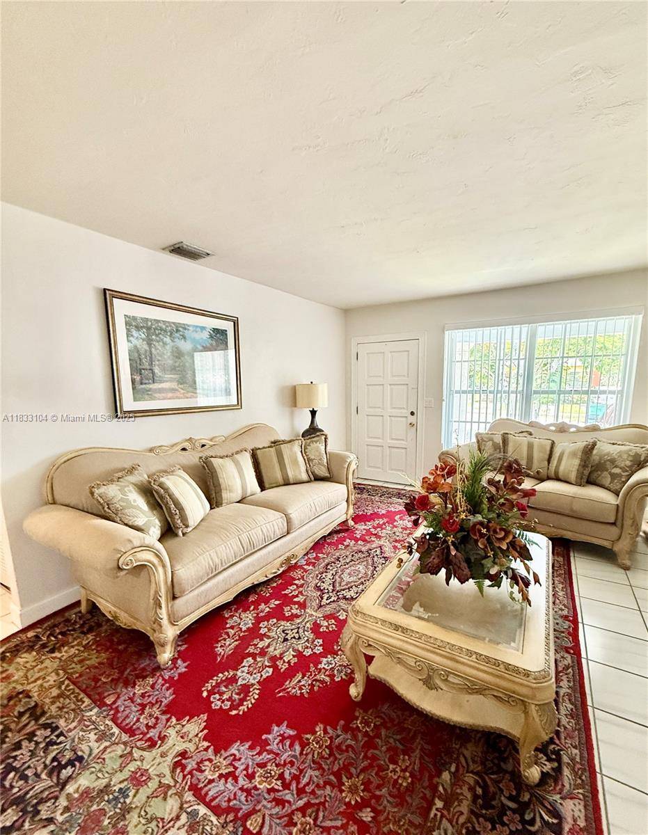 Miami, FL 33133,2145 SW 26th St
