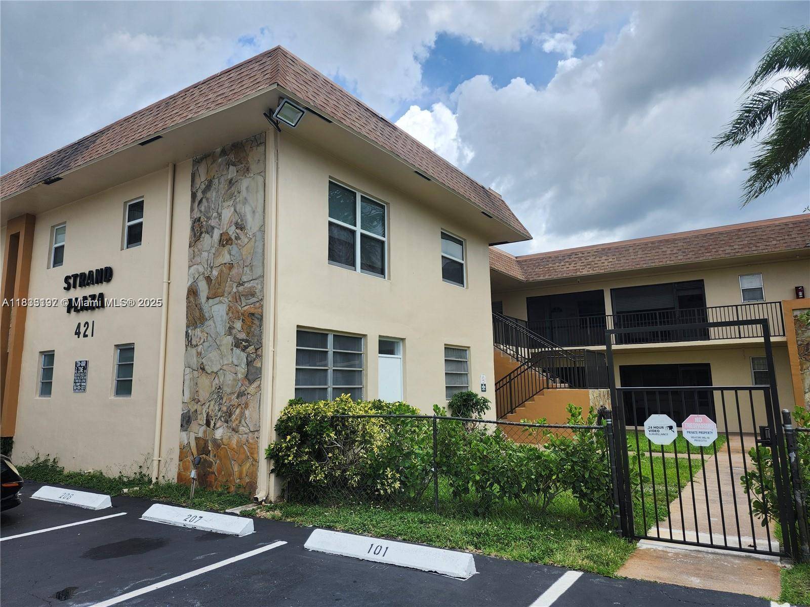 421 NE 1st St #112, Hallandale Beach, FL 33009
