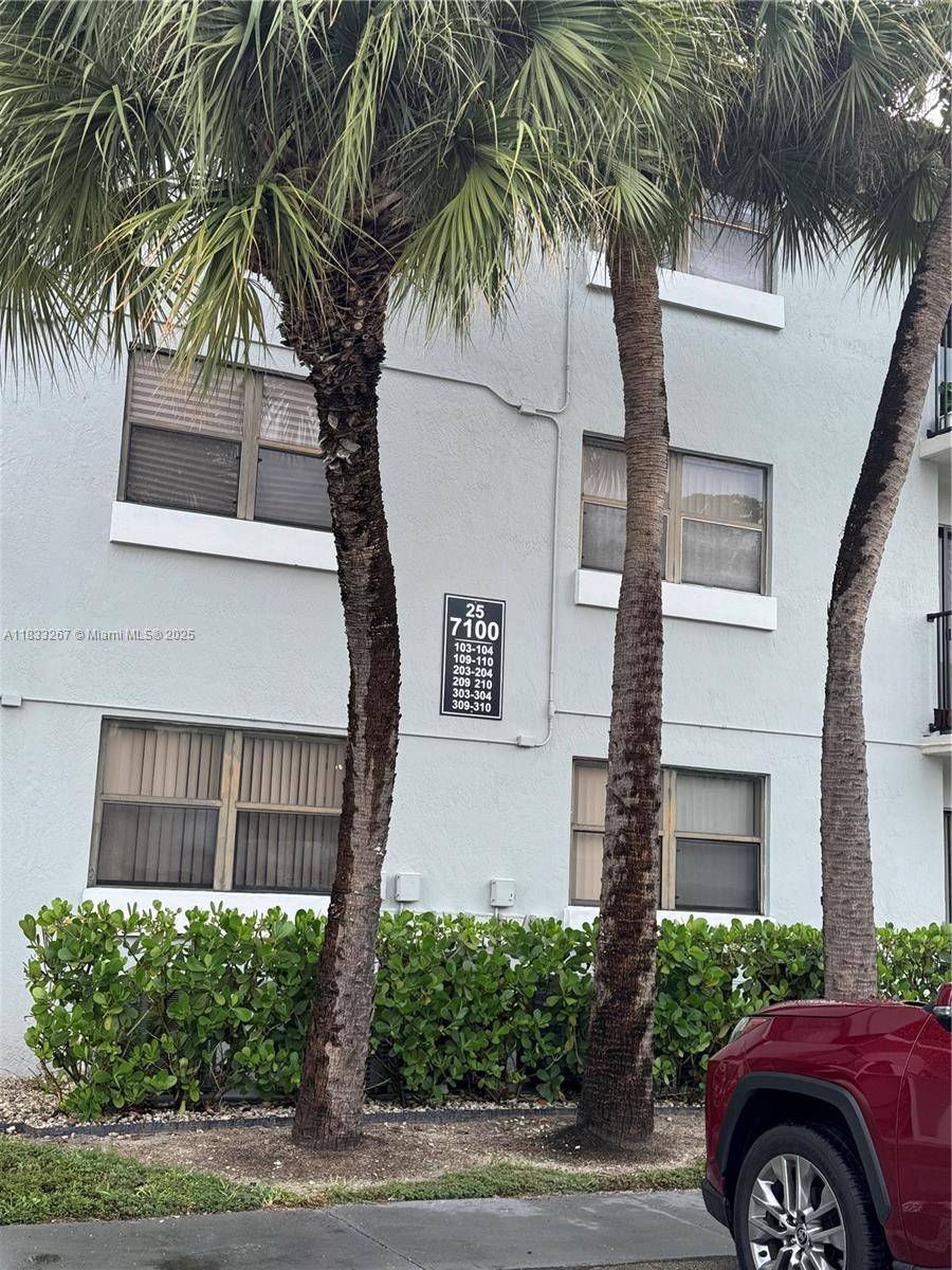 7100 NW 179th St #208, Hialeah, FL 33015