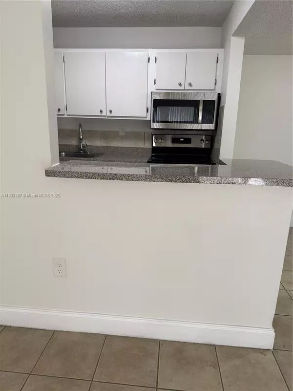 Hialeah, FL 33015,7100 NW 179th St #208