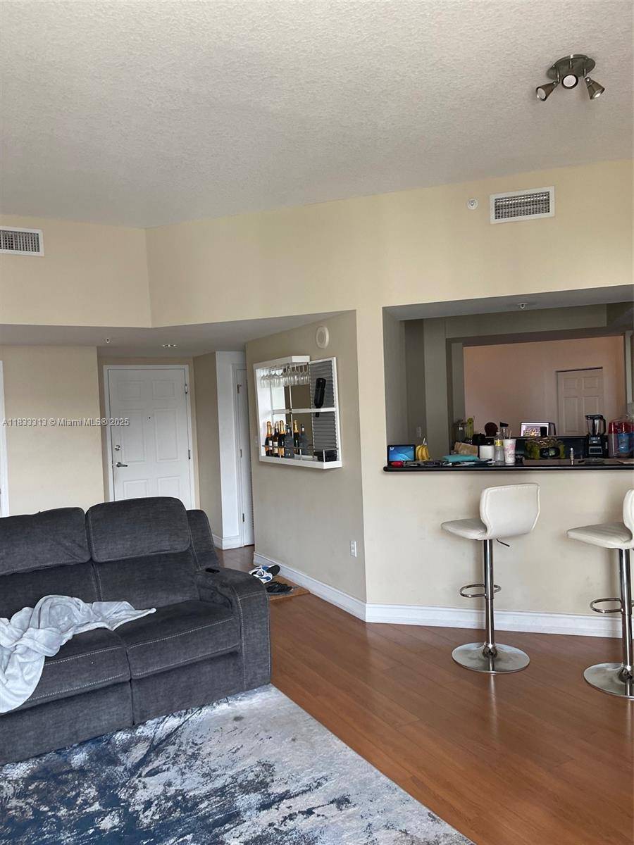Hollywood, FL 33020,140 S Dixie Hwy #1016
