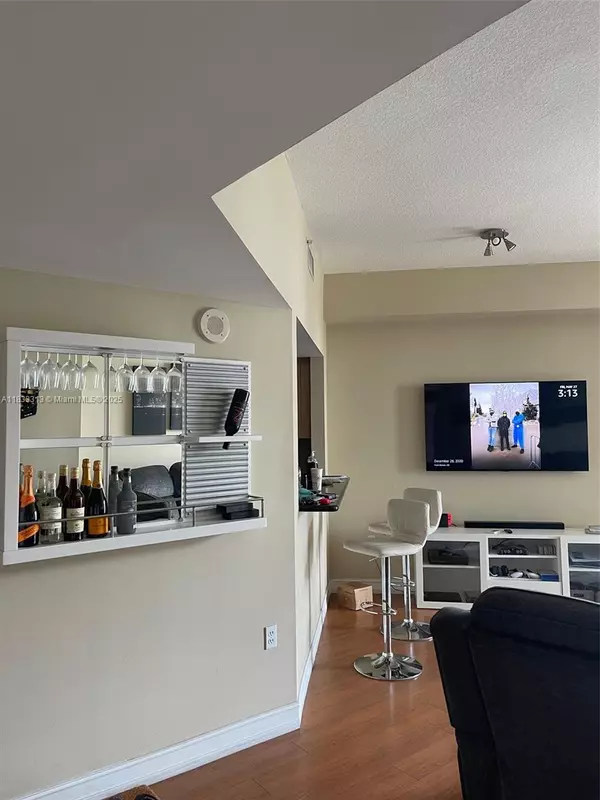 Hollywood, FL 33020,140 S Dixie Hwy #1016