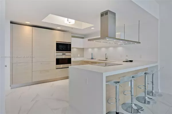 North Miami Beach, FL 33160,17301 Biscayne Blvd #605