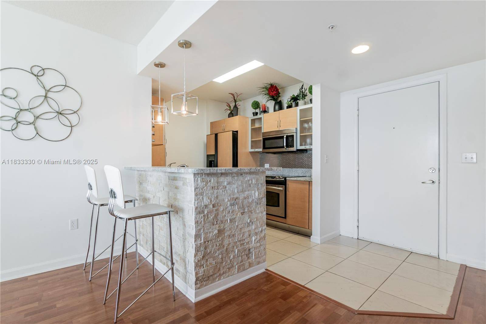 Aventura, FL 33180,2775 NE 187th St #516