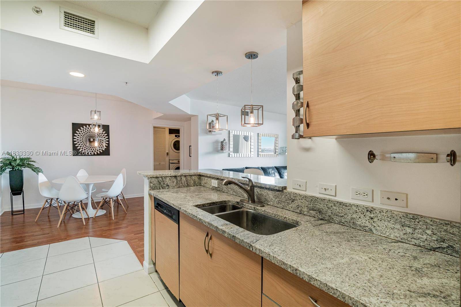 Aventura, FL 33180,2775 NE 187th St #516