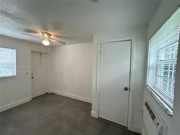 El Portal, FL 33150,601 NW 90th St #4