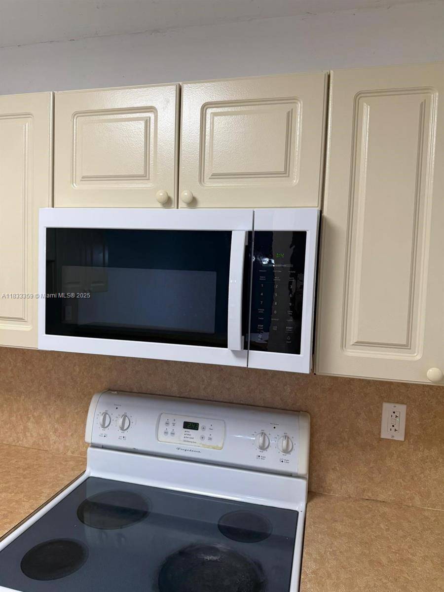 Hialeah, FL 33015,6990 NW 186th St #4-509