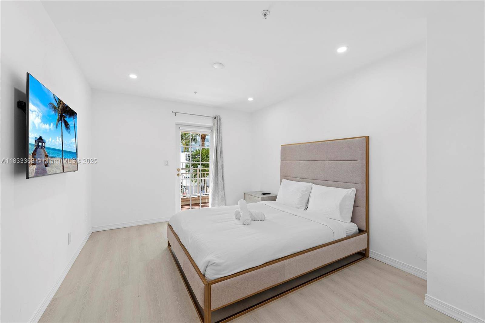 Miami Beach, FL 33139,1415 Sunset Harbour Dr #204