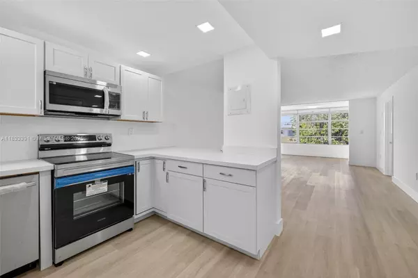 8305 Sunrise Lakes Blvd #104, Sunrise, FL 33322