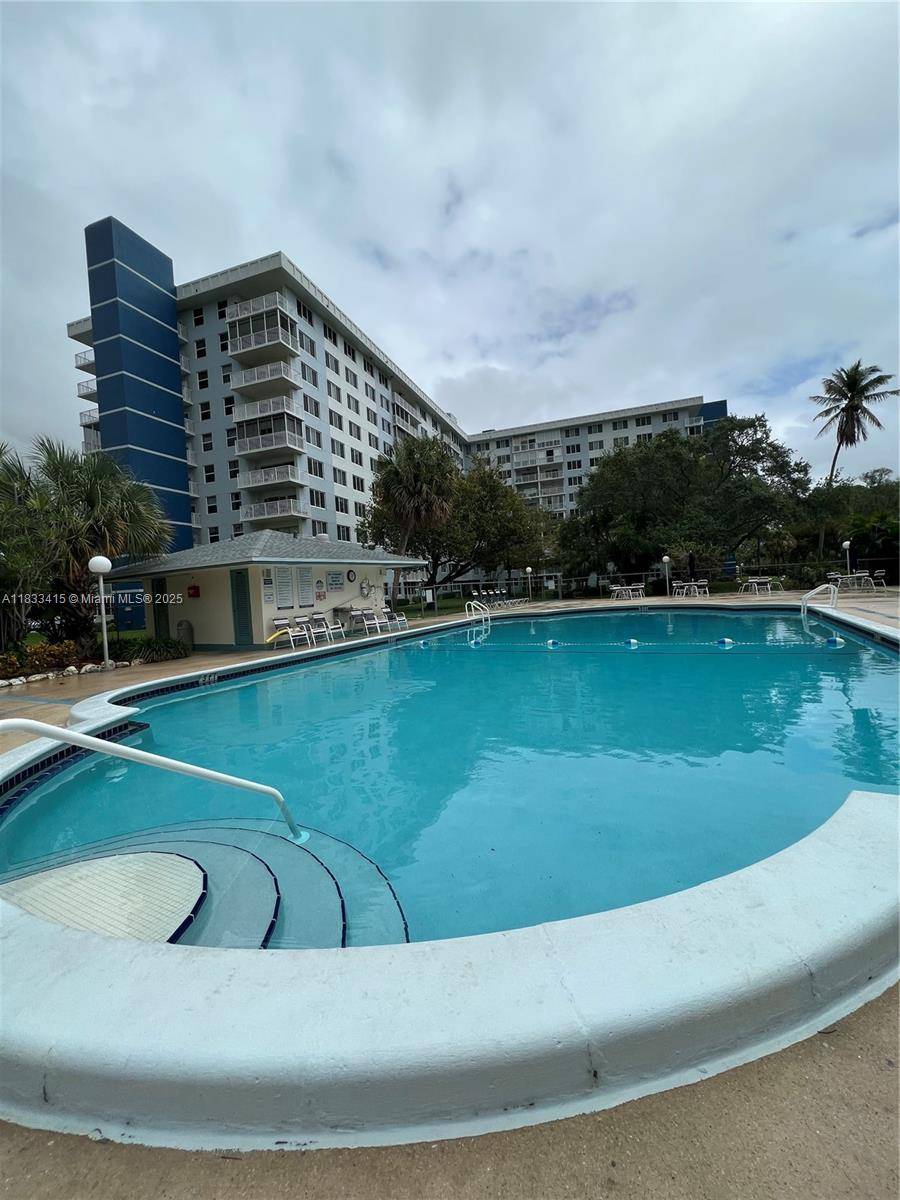 Hollywood, FL 33021,4200 Hillcrest Dr #900
