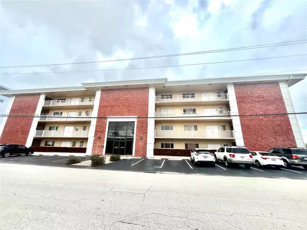 2841 NE 33rd Ct #104, Fort Lauderdale, FL 33306