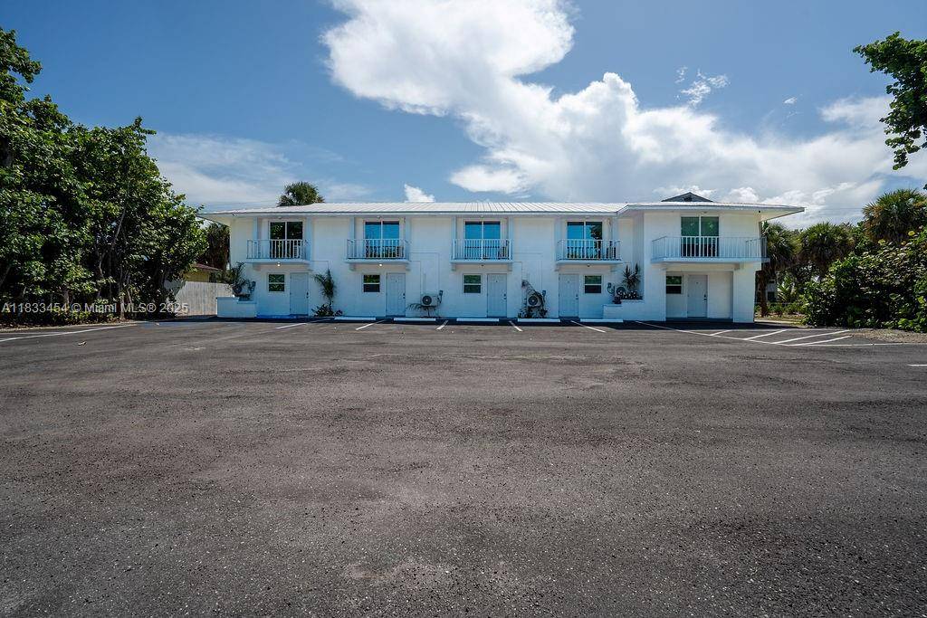 2305 Tamarind Dr #5, Fort Pierce, FL 34949