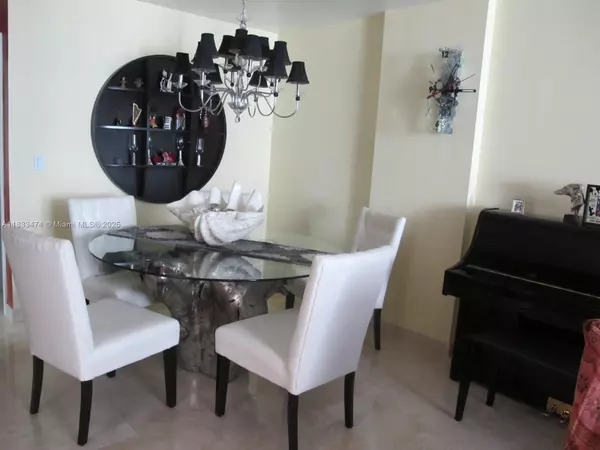 Hallandale Beach, FL 33009,3140 S Ocean Dr #1207