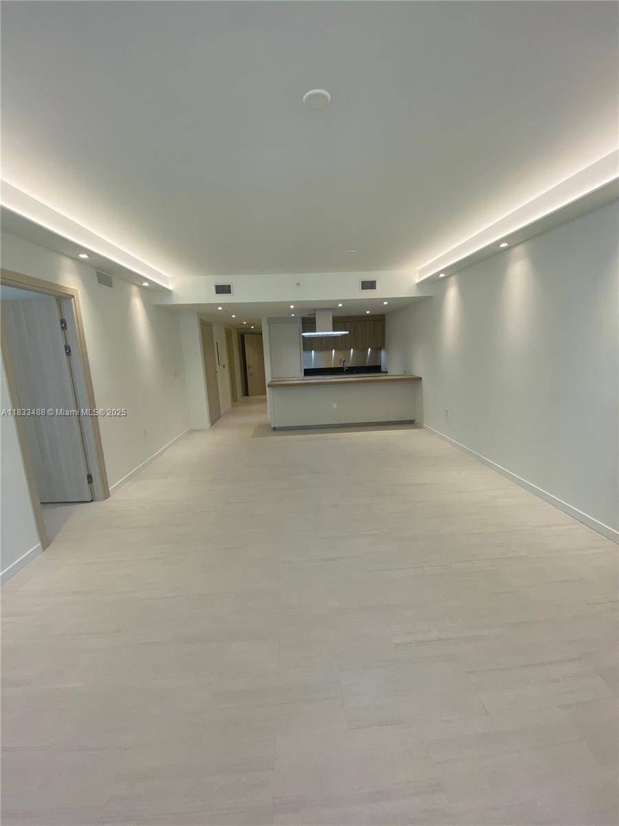 Miami, FL 33131,1000 Brickell Plaza #2707
