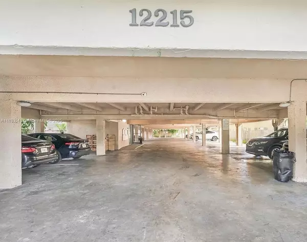 North Miami, FL 33161,12215 W Dixie Hwy #308