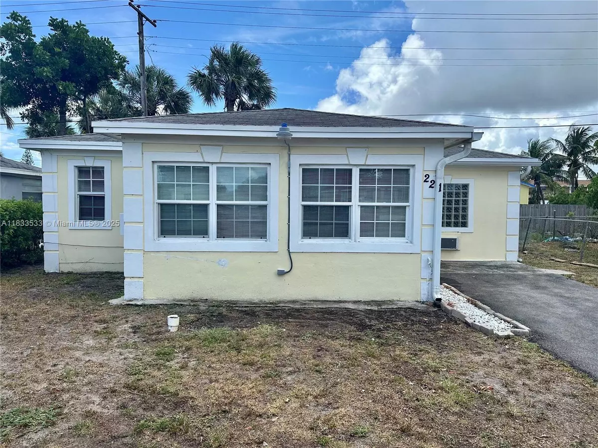 Riviera Beach, FL 33404,221 W 27th St #221