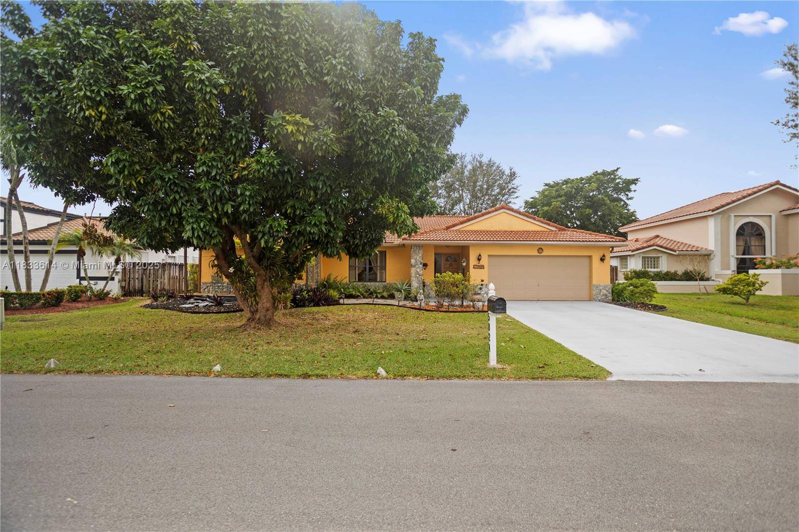 Davie, FL 33331,15824 Cotswold Ct