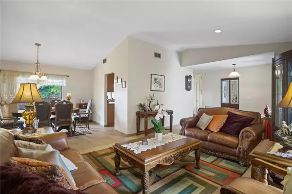 Davie, FL 33331,15824 Cotswold Ct