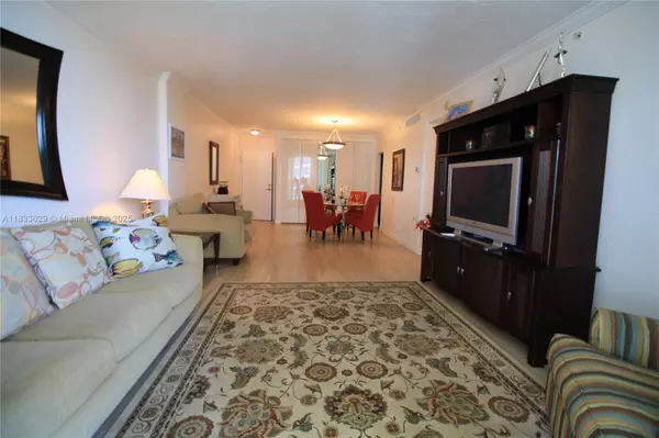 Hollywood, FL 33019,3001 S Ocean Dr #717