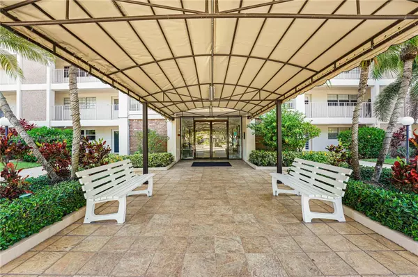 2671 S Course Dr #303, Pompano Beach, FL 33069