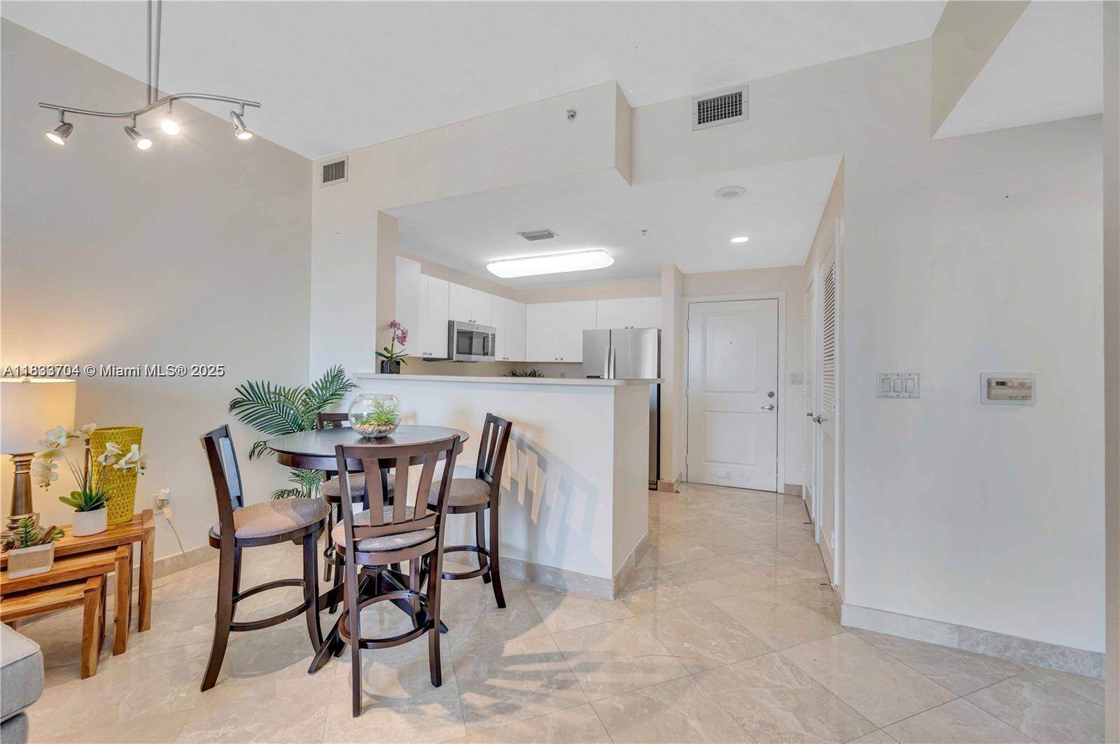 Coral Gables, FL 33134,10 Aragon #1502