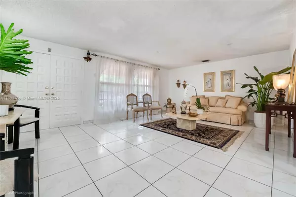 Miami, FL 33165,4235 SW 97th Ave