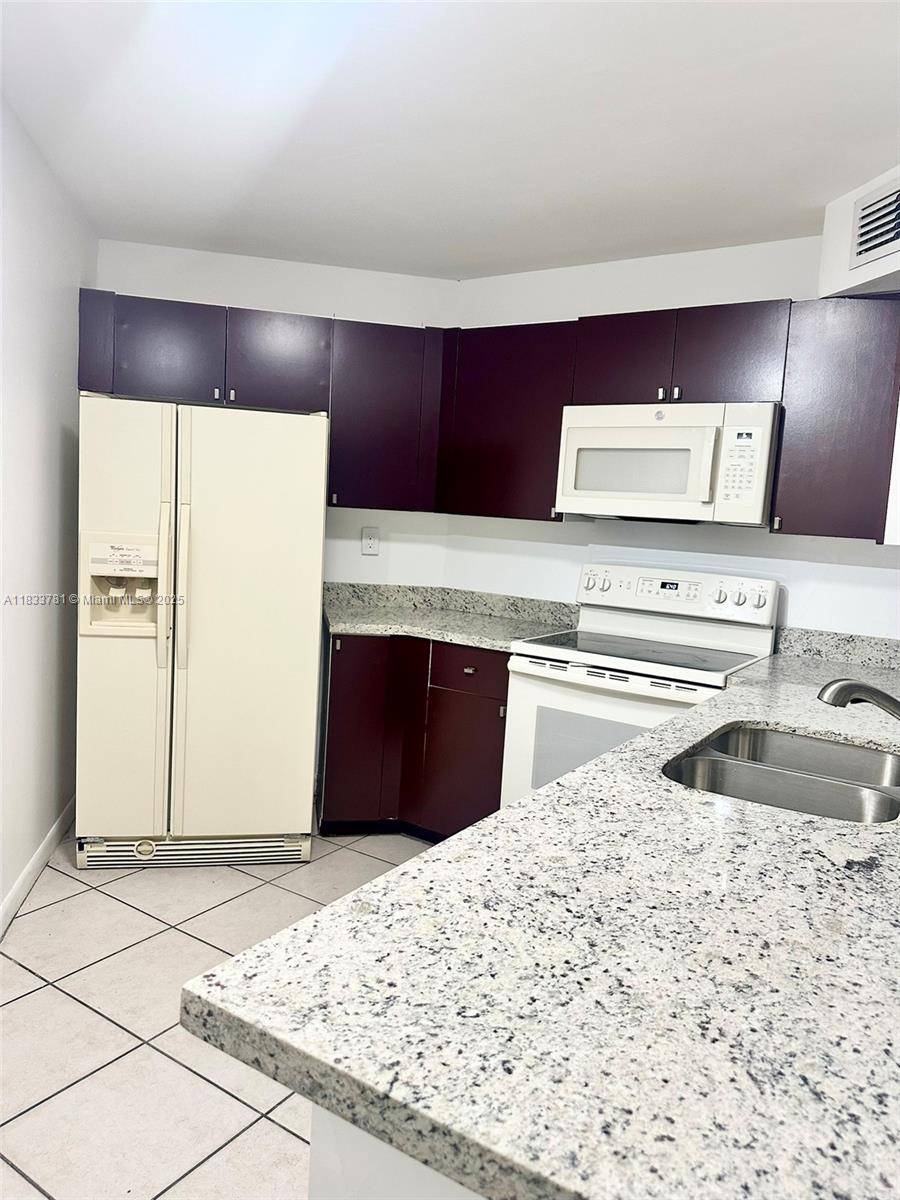 Miami, FL 33172,10237 NW 9th St Cir #210-4