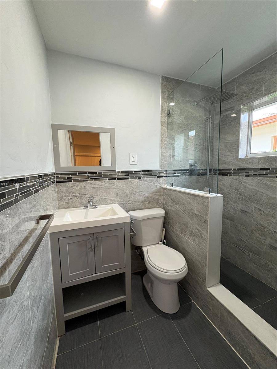 Fort Lauderdale, FL 33311,1134 NW 6th Ave #2
