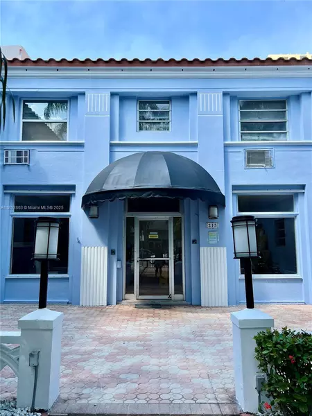 215 30th St #15, Miami Beach, FL 33140
