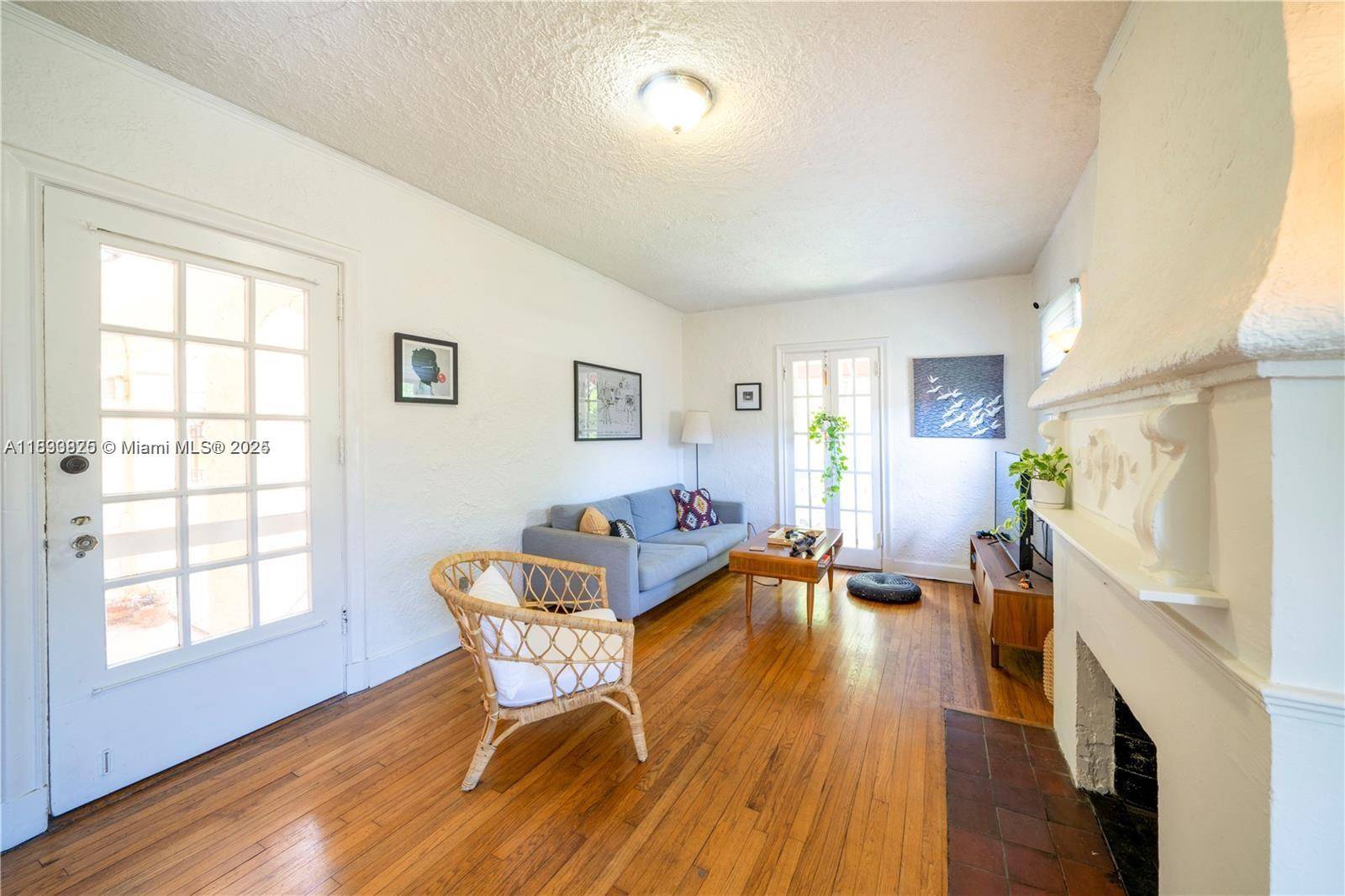 Coral Gables, FL 33134,902 Salzedo St #2