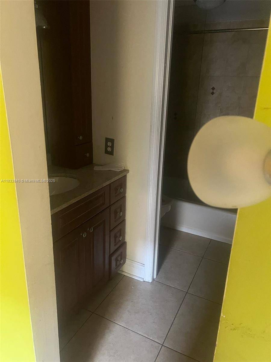 Sweetwater, FL 33172,636 NW 114th Ave #104