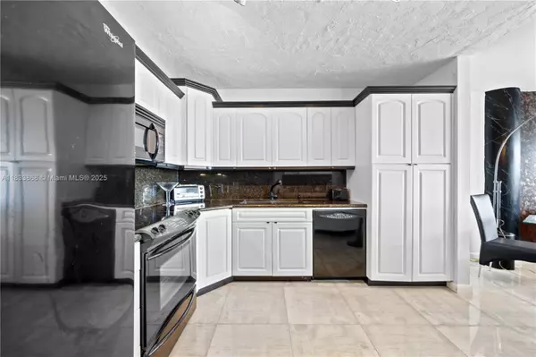 Miami Beach, FL 33141,900 Bay Dr #624