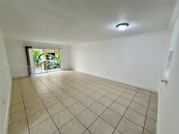 North Miami, FL 33161,11925 NE 2nd Ave #B207