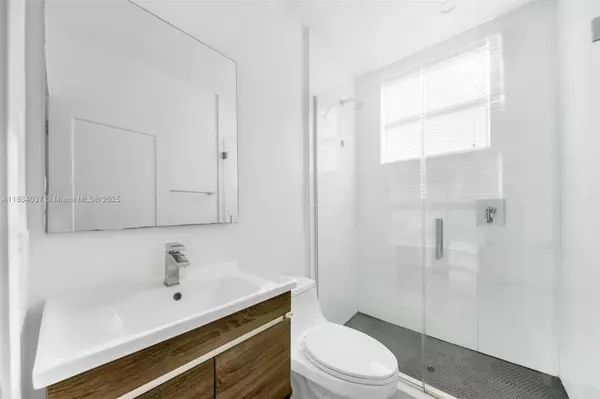 Miami Beach, FL 33141,924 Marseille Dr #21