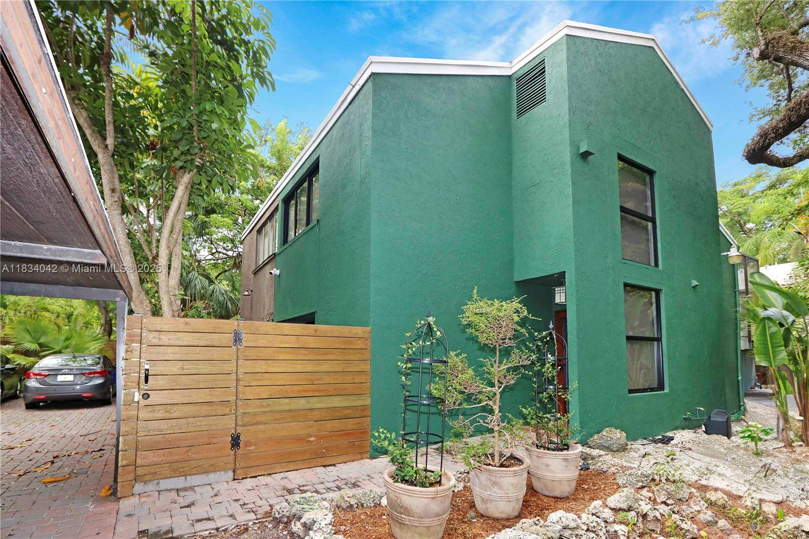 Miami, FL 33133,3138 Mary St #3138