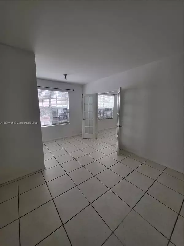 Miami Beach, FL 33139,605 Euclid Ave #106
